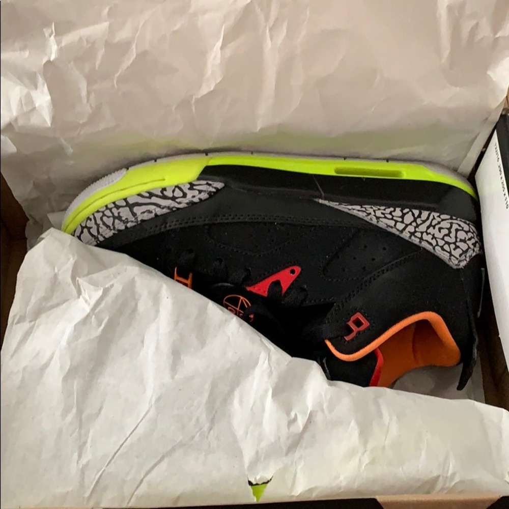 Shoes - Picture 2 of 5